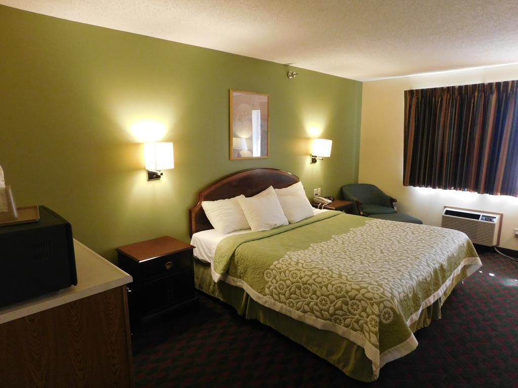 Days Inn By Wyndham Lexington Ne Exterior photo